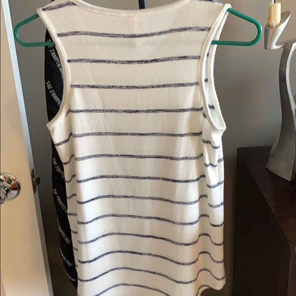 Ladies tank top. - Picture 2 of 4